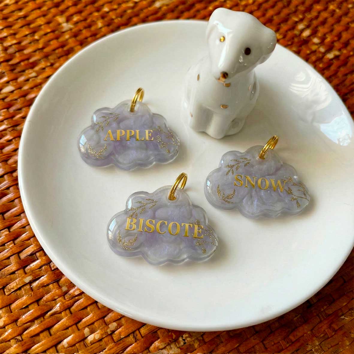 Médaille chien personnalisée – Nuage “Nuit Lilas” (marbré violet & doré)