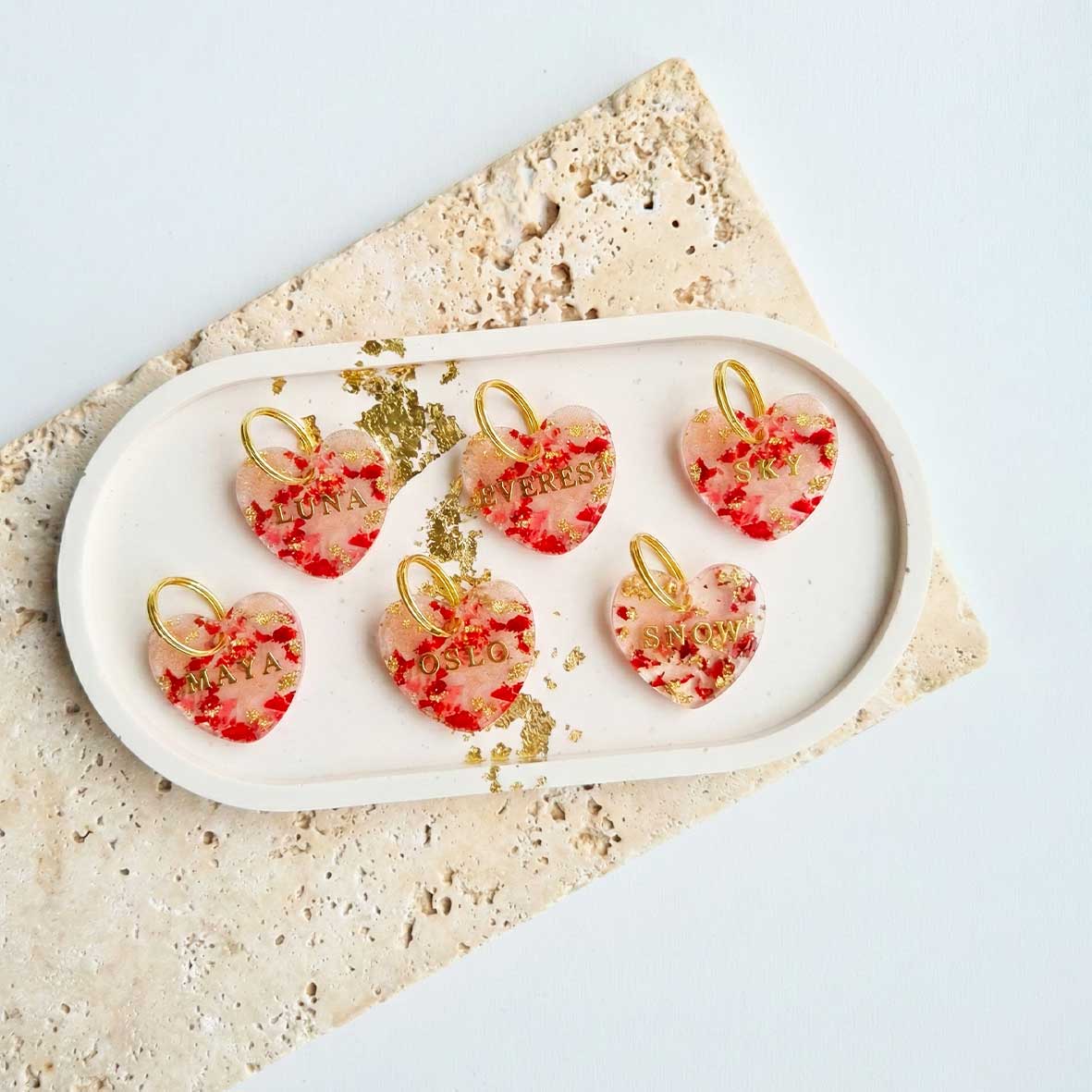 Médaille chien personnalisée – Cœur “Pétales Pourpres”