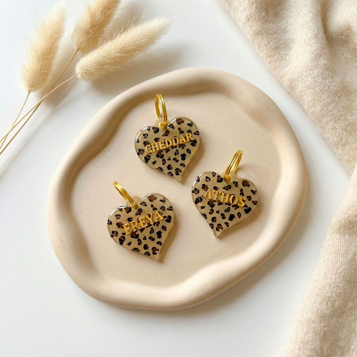 Médaille pour chien personnalisée – Safari Chic ( cœur léopard )