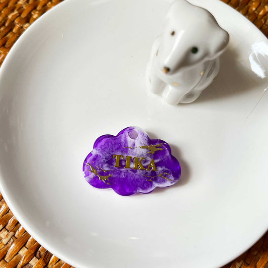 Médaille pour chien personnalisée en résine époxy, nuage marbré violet et doré (prénom TIKA)