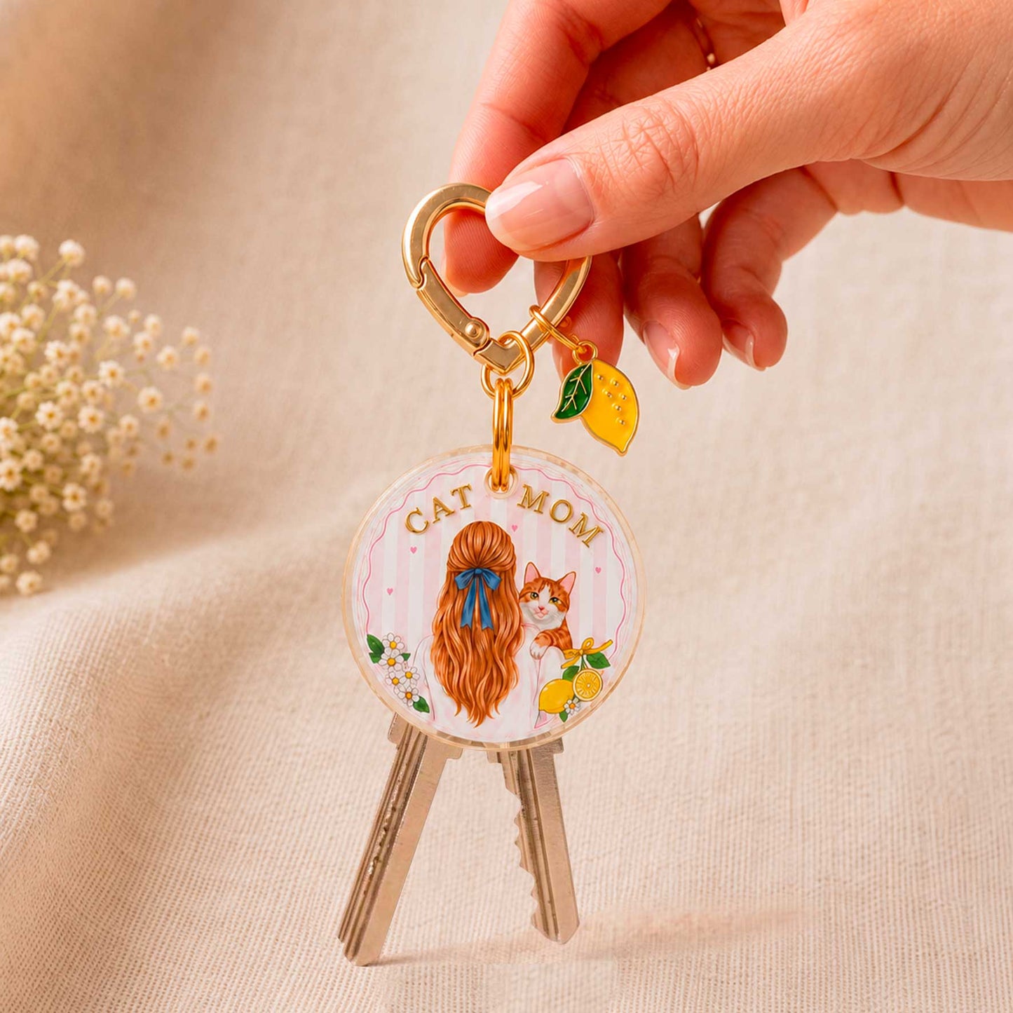 Médaillon rond Cat Mom personnalisé avec illustration femme et chat en résine