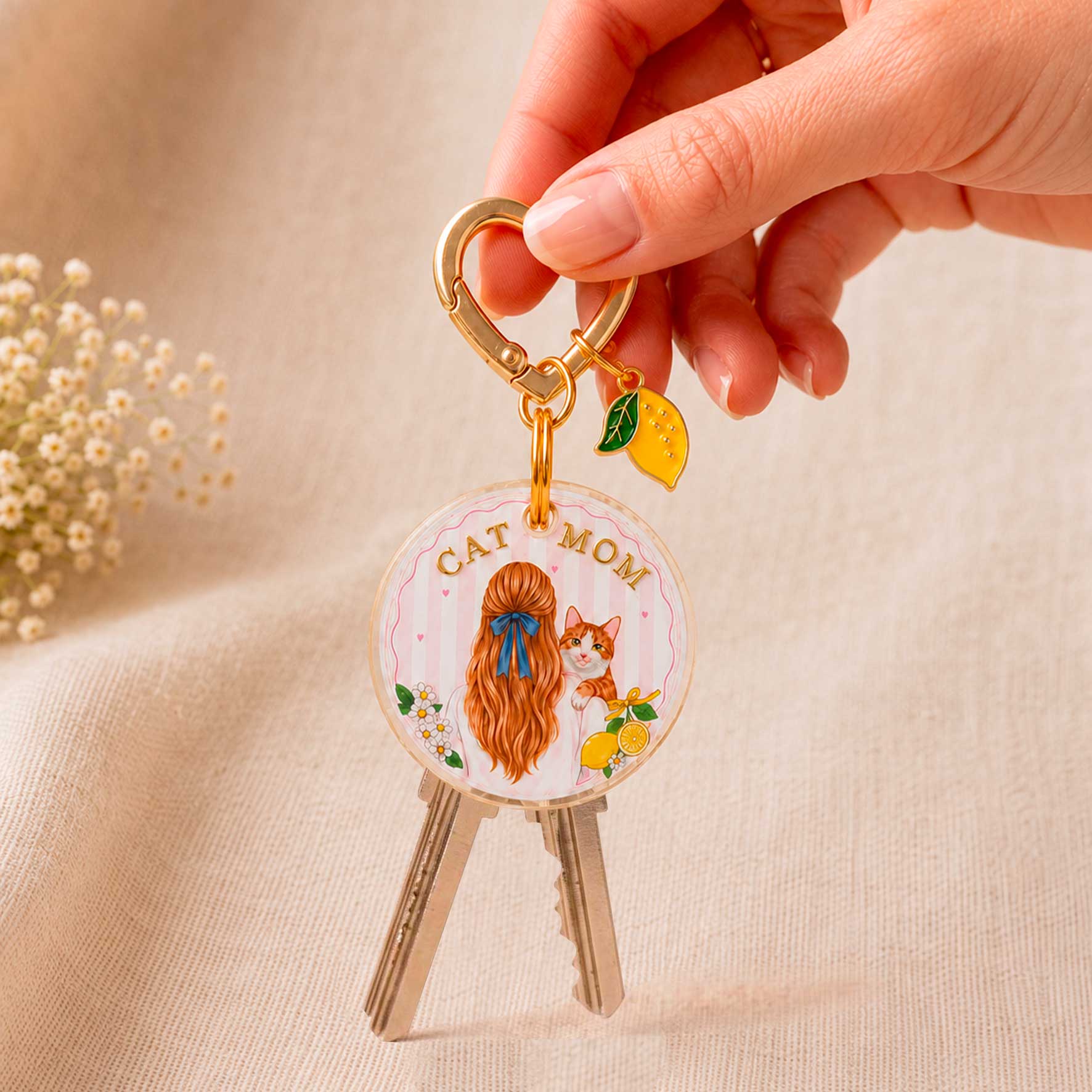 Médaillon rond Cat Mom personnalisé avec illustration femme et chat en résine