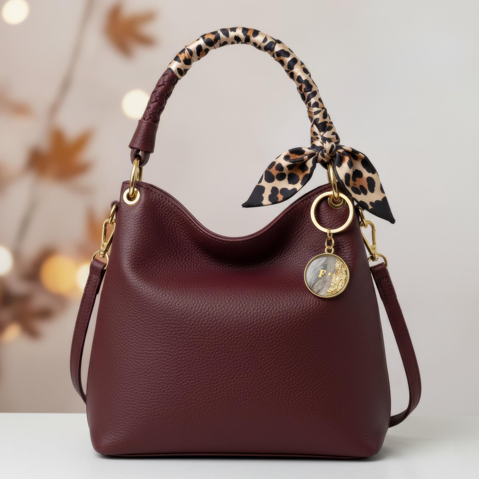 Porte-clés souvenir poils ou crins d’animal résine artisanale finition dorée