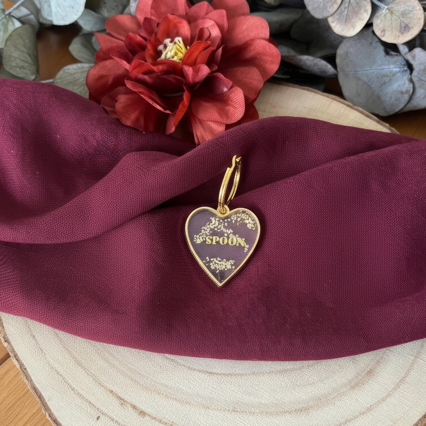 Médaille chien personnalisée en résine Cœur Féerique par Noméa