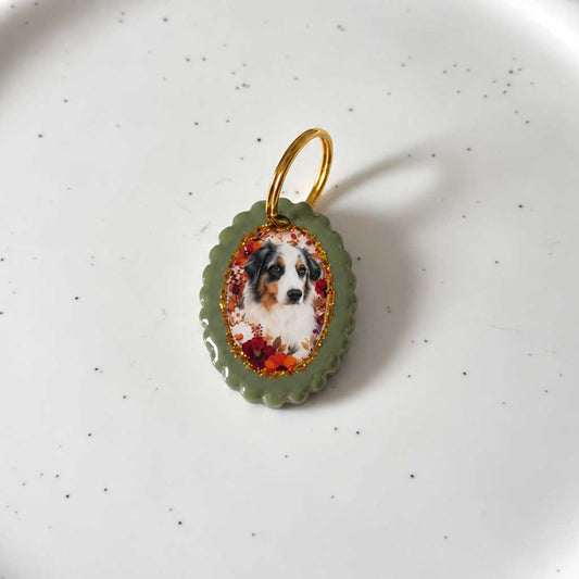 Médaille chien personnalisée avec portrait sur médaillon ovale rétro vert
