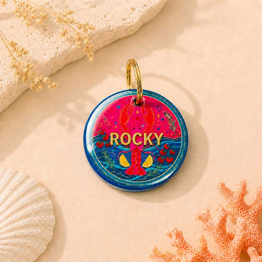 Médaille chien personnalisée Homard Riviera en résine avec prénom doré Rocky